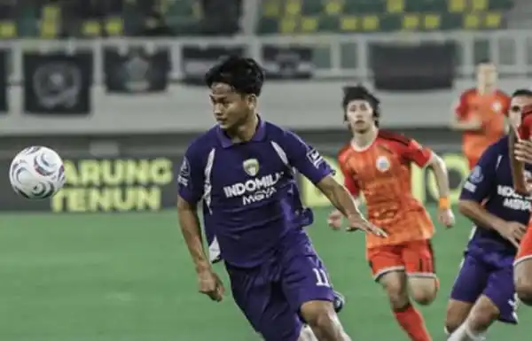 Persita Menang Dramatis atas Persija, Laga Diwarnai Bentrokan Suporter