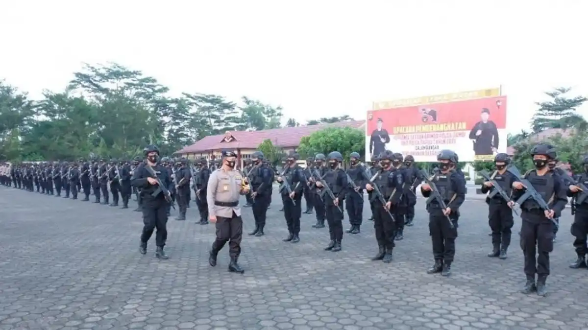 Dukungan Polri untuk Penanganan Karhutla: Personel dan Kendaraan Dikerahkan ke Sumatra