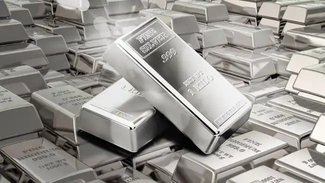Tekanan Inflasi AS Menyeret Harga Perak Turun 6,23% dalam Sepekan