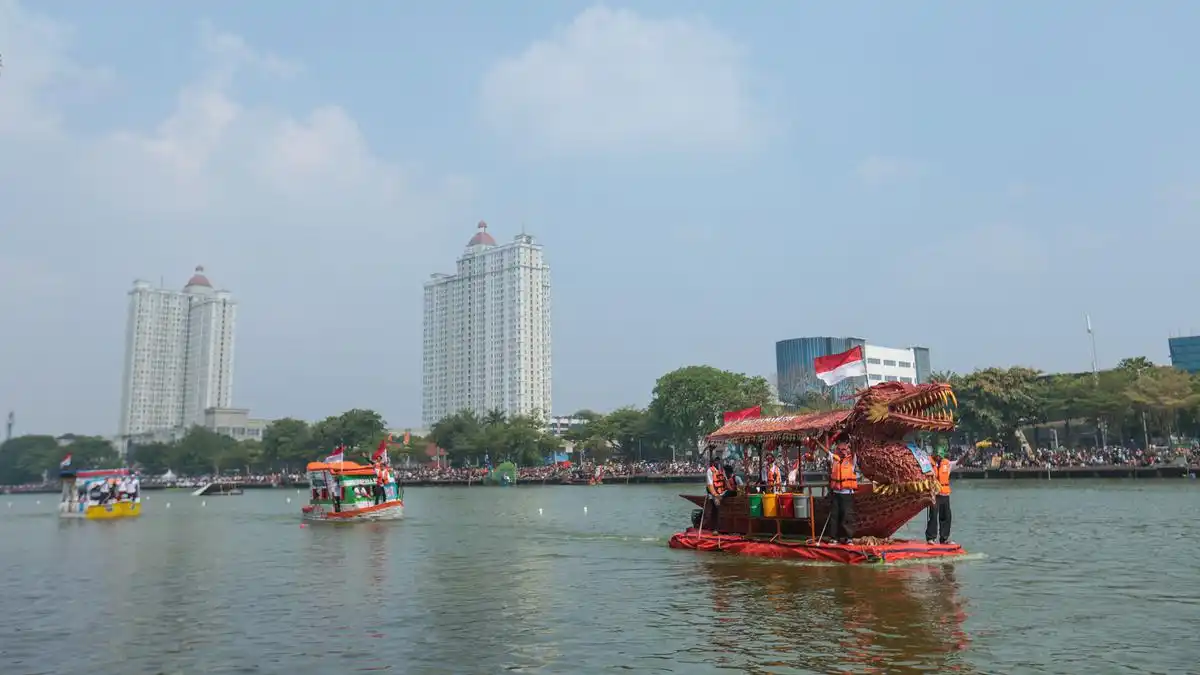 43 Perahu Daur Ulang Meriahkan Cilung Fest di Waduk Sunter