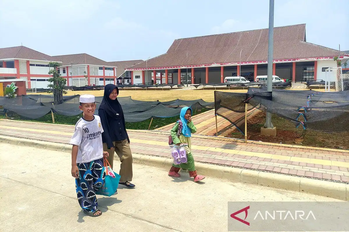 Dari Penghasilan Parkir Harian ke Harapan Pendidikan bagi Tiga Anak Windu