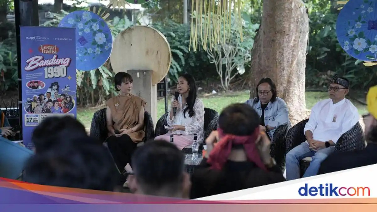 Happy Salma Menyalakan Kembali Api Seni Tradisi Sunda