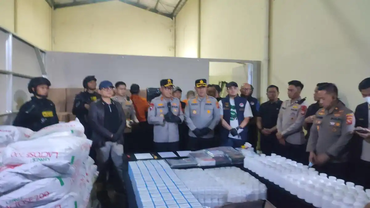 Polisi Bongkar Produksi Ilegal Hexymer dan Tramadol di Bandung