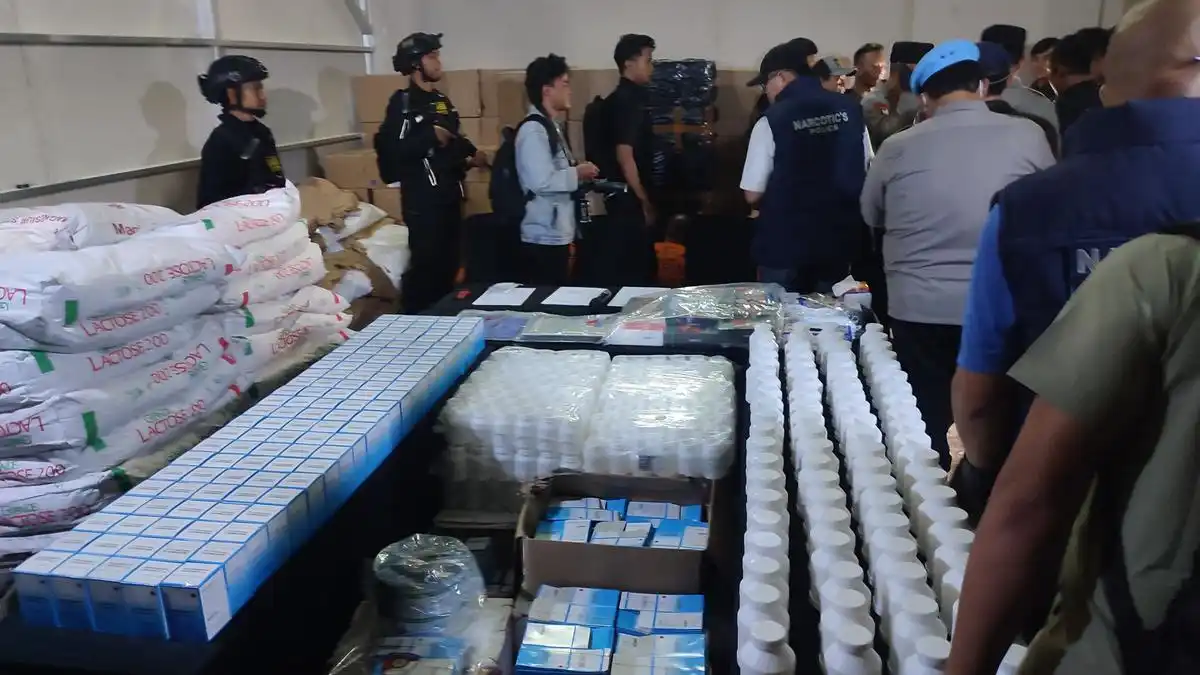 Pengungkapan Pabrik Obat Ilegal di Bandung: Lima Tersangka dan Kapasitas Produksi Jutaan Butir