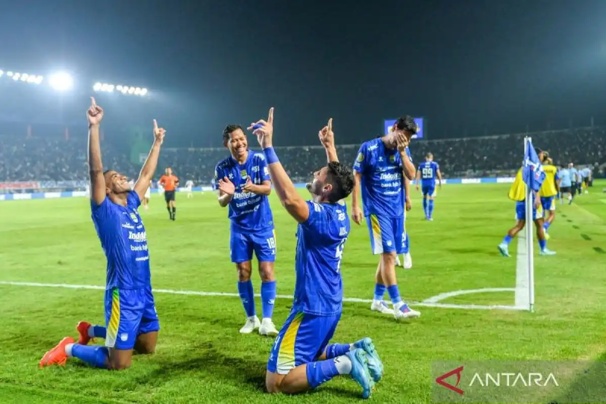 Sundulan Julio Cesar Menentukan Kemenangan Tipis Persib atas Persik