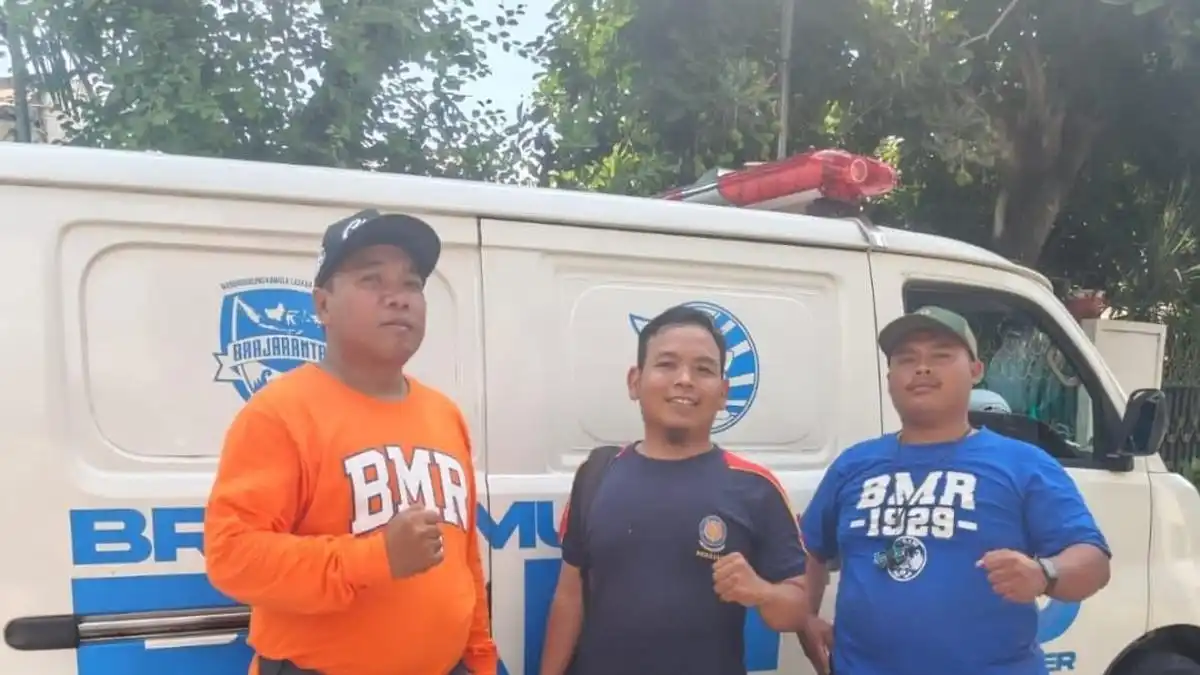 Relawan PSIM Turunkan Ambulans untuk Bantu Korban Kecelakaan Suporter PSS
