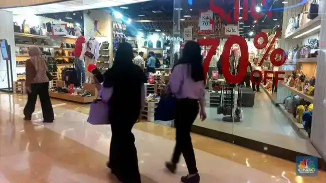 Belanja Melambat, Ekonom Sebut Efek Lipstik Menopang Sejumlah Sektor