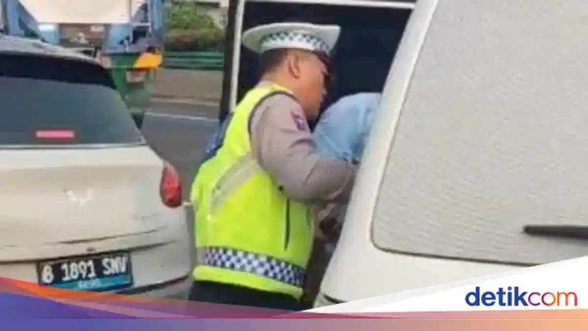 Kartu E-Toll Terjatuh, Wuling Terlibat Tabrakan Beruntun di Tol Ancol