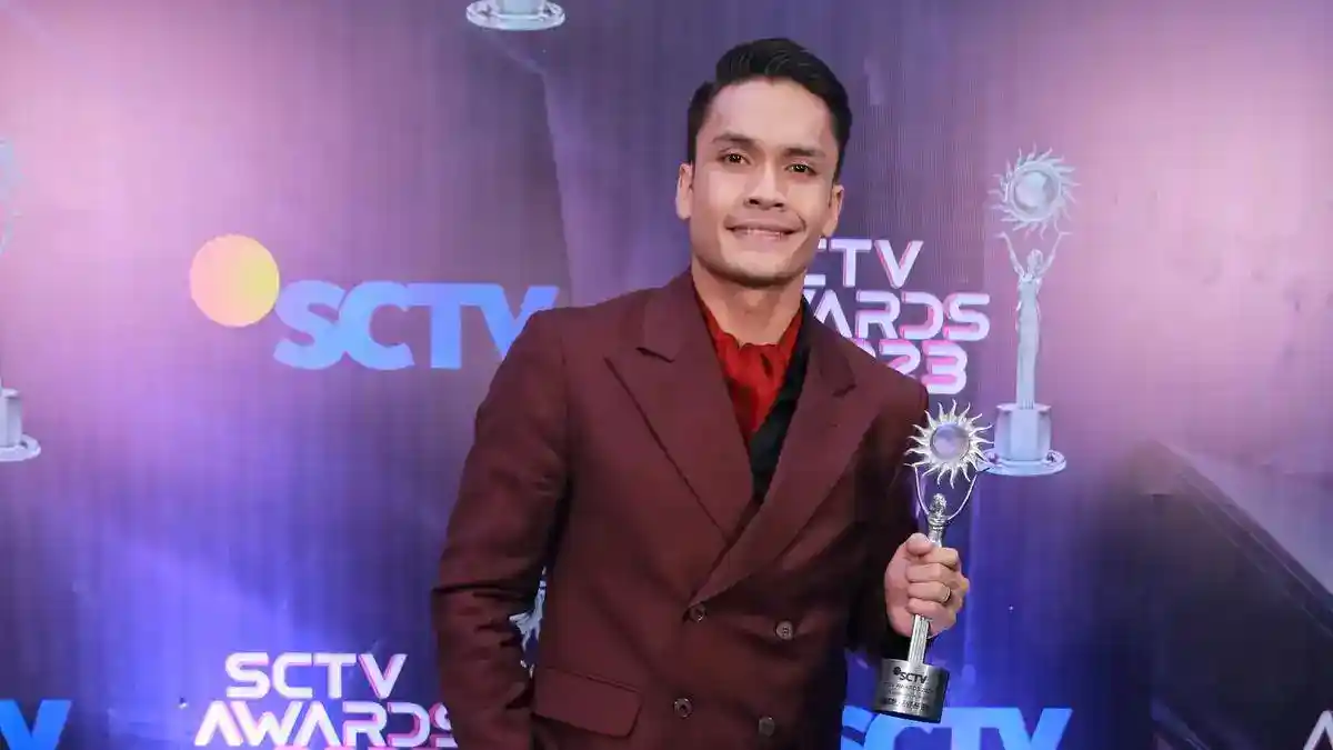 Randy Pangalila Dalami Prosedur Medis demi Perankan Dokter Muda di Begu Ganjang