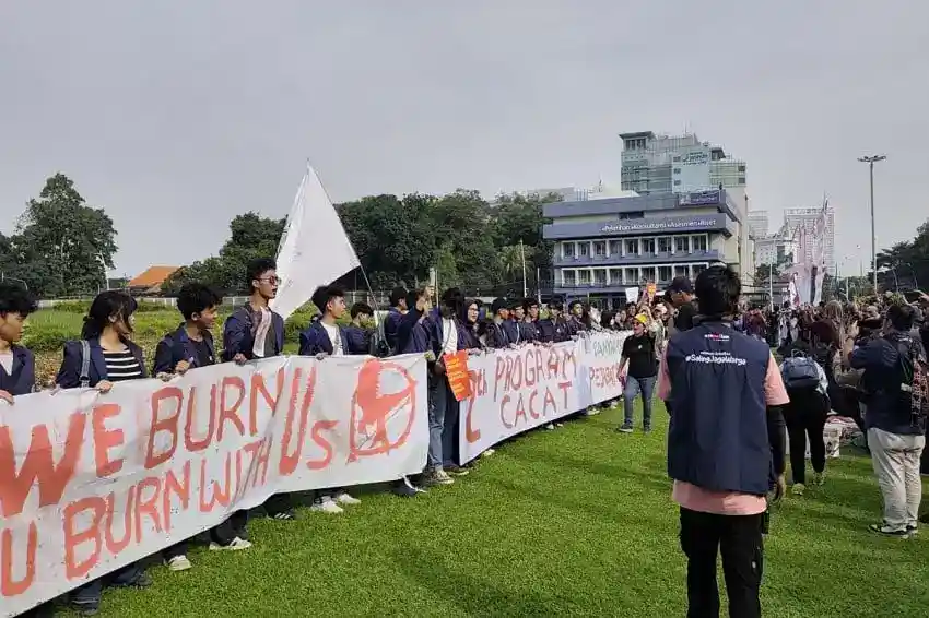 Aksi Aliansi Mahasiswa di Tugu Tani: Aspirasi Disampaikan kepada Warga
