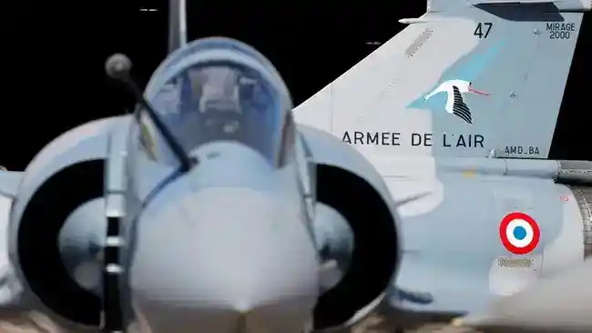 Jet Mirage 2000D Prancis Jatuh Saat Latihan, Satu Awak Tewas dan Satu Dicari
