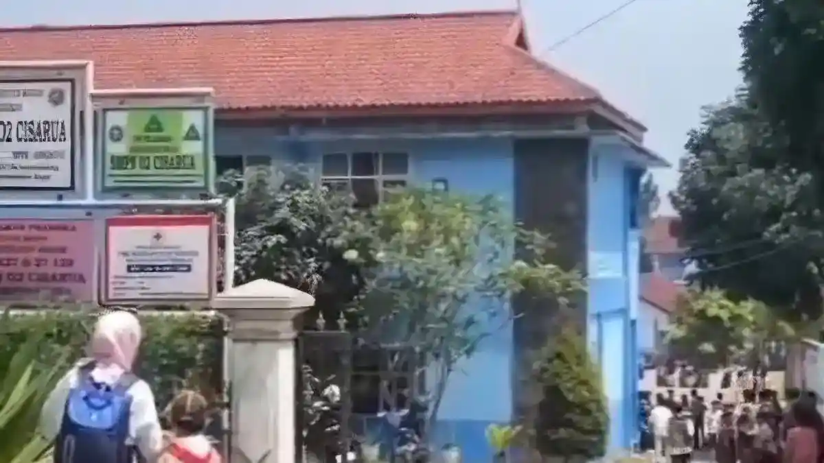 Puluhan Siswa SMPN 2 Cisarua Dirawat Usai Mengeluh Mual dan Muntah