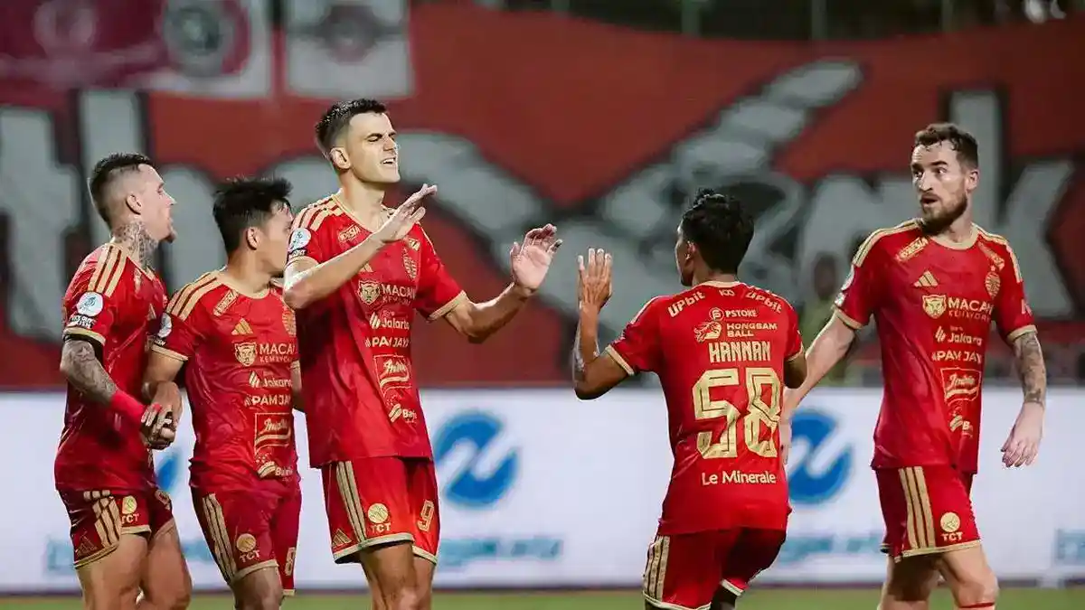 Persija Hancurkan Arema 5-1 dan Rebut Kembali Puncak Klasemen
