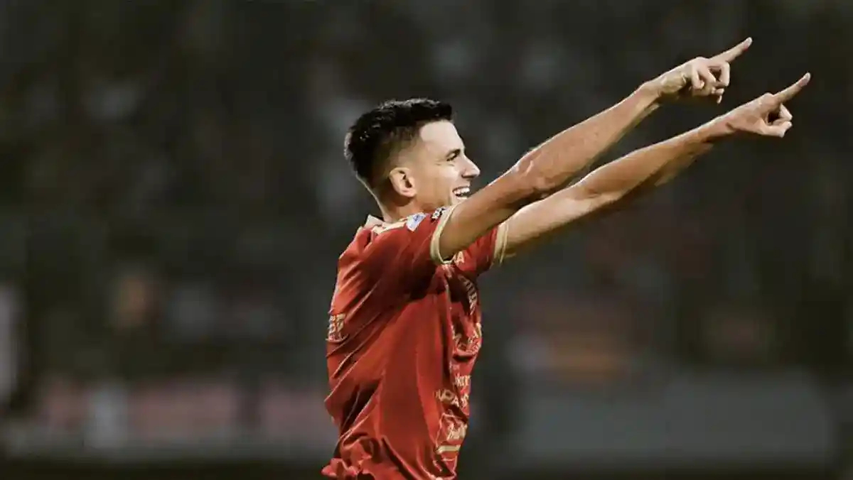 Dua Gol Jeremejeff Antar Persija Kembali ke Puncak Usai Menang atas Arema