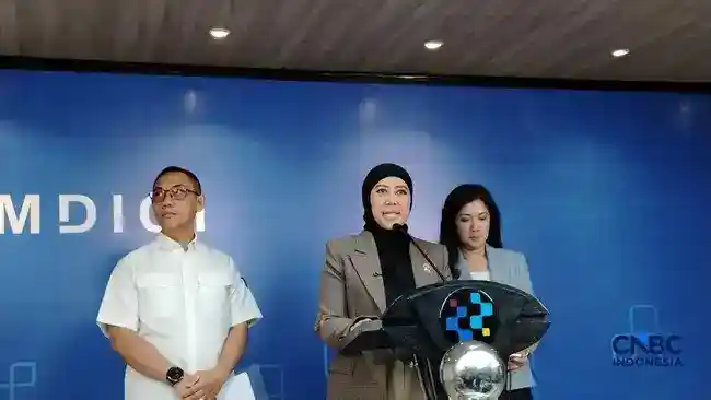Meutya Hafid Dorong Keterbukaan Algoritma di Tengah Isu Pembatasan Konten Karhutla