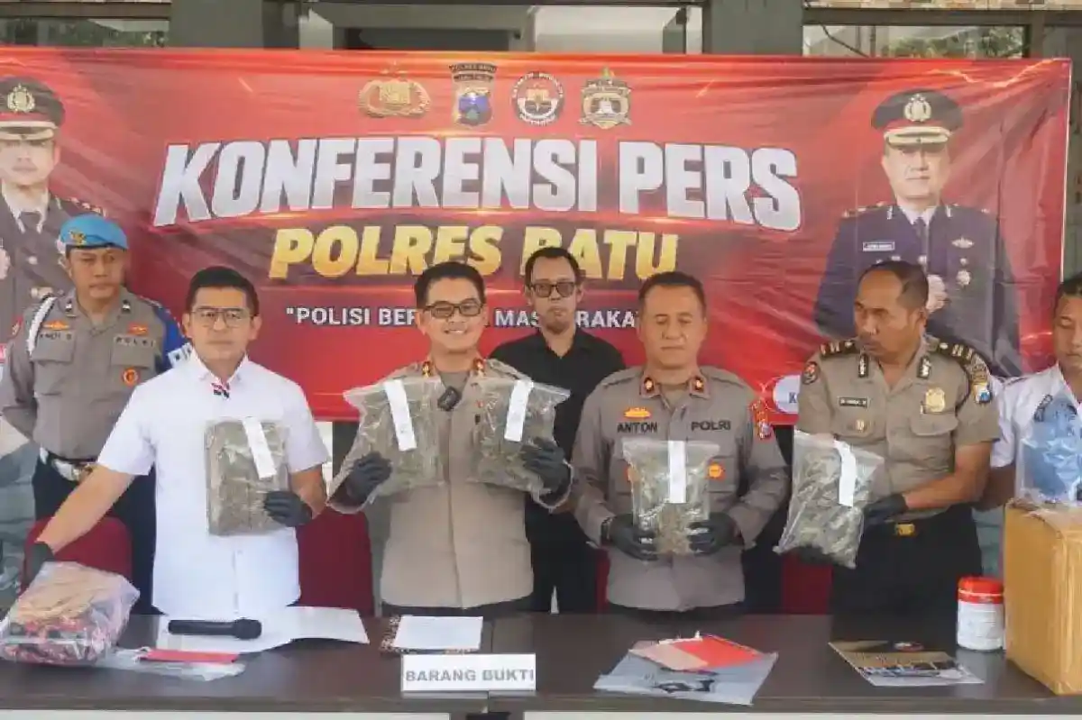 Penangkapan di Malang Ungkap Pengiriman Lima Kilogram Ganja dari Padang
