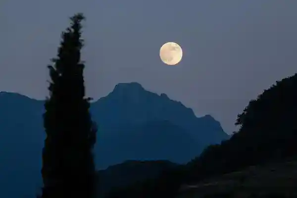 Purnama dan Perigee Oktober 2026 Berpotensi Tingkatkan Risiko Rob di Pesisir Indonesia