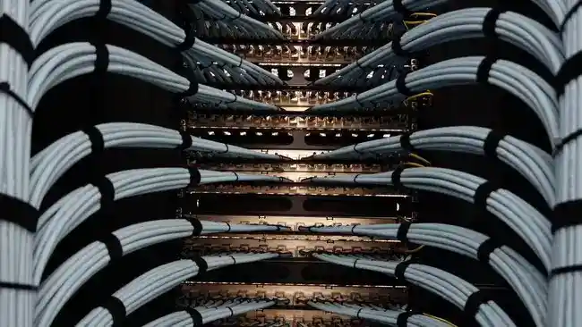 Lonjakan Permintaan Komputasi AI Berhadapan dengan Beban Utang Infrastruktur