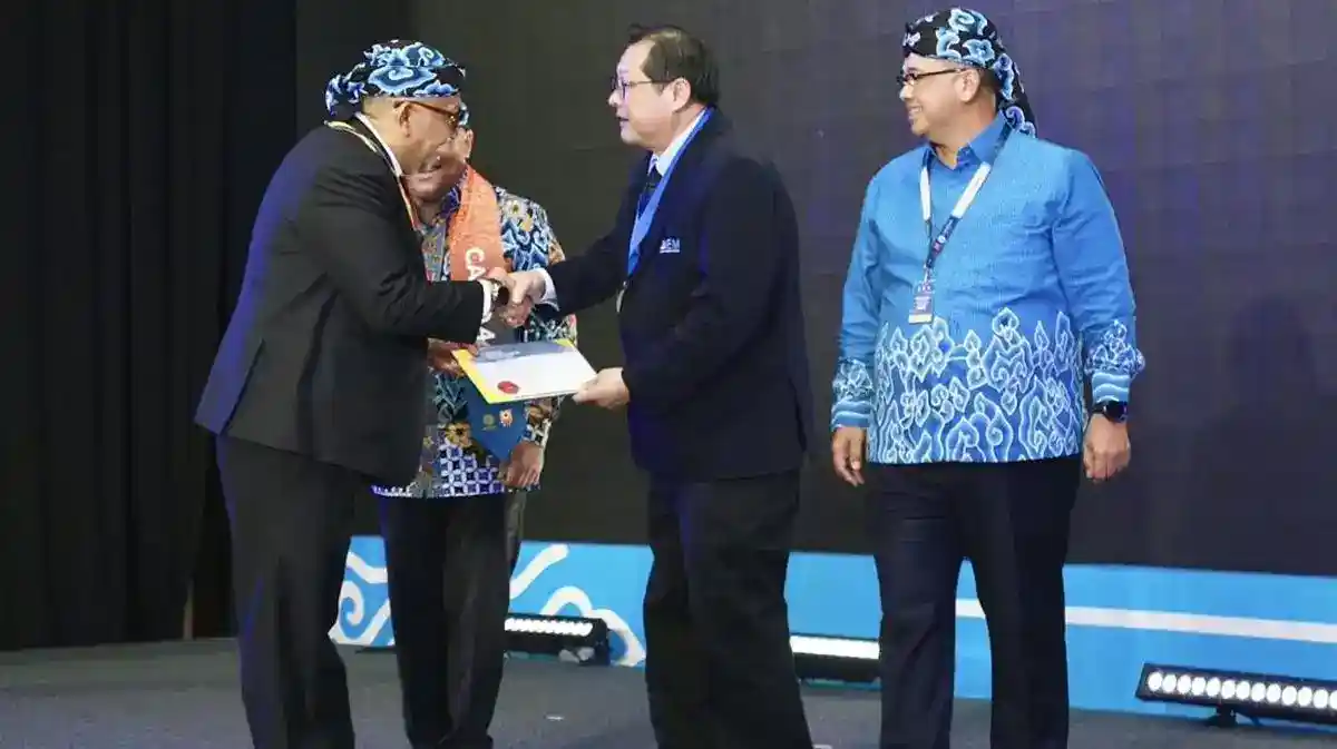 Afriansyah Noor Raih Pengakuan Insinyur ASEAN di Bandung