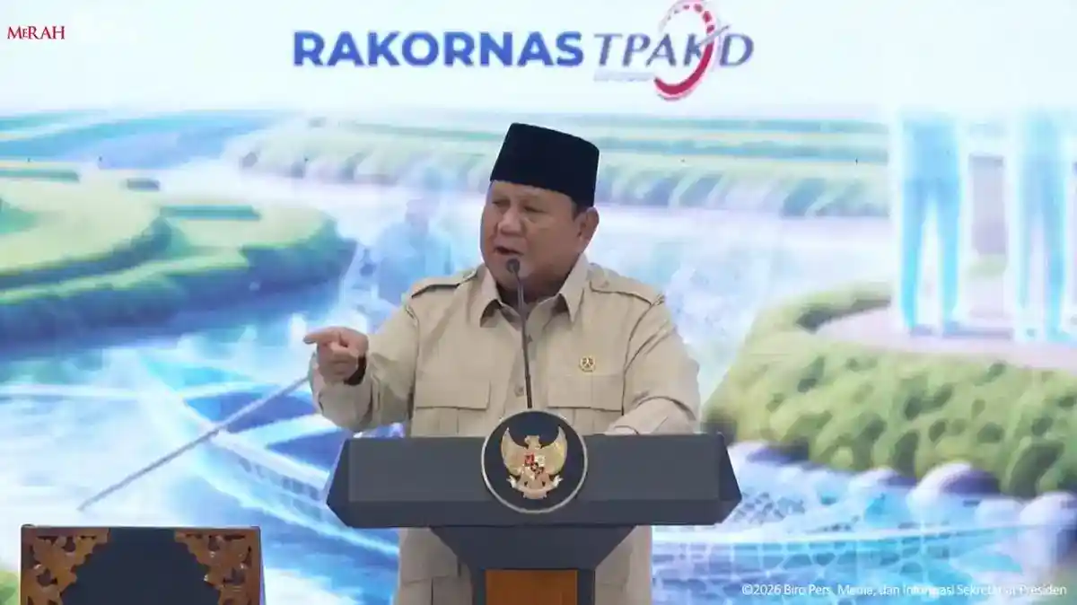Momen Prabowo Menanggapi Isyarat Teddy Saat Berpidato di Rakornas TPKAD