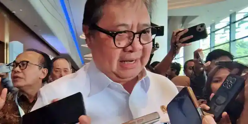 Airlangga Klarifikasi Isu Ponsel Gratis Usai Berbicara dengan Hashim