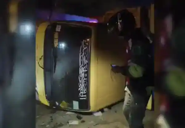 Dump Truck Terguling di Pantura Tuban, Empat Orang Terluka