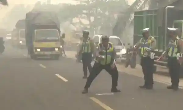 Kabut Asap Tebal di Sampit Berujung Tabrakan Truk dan Motor, Dua Orang Tewas