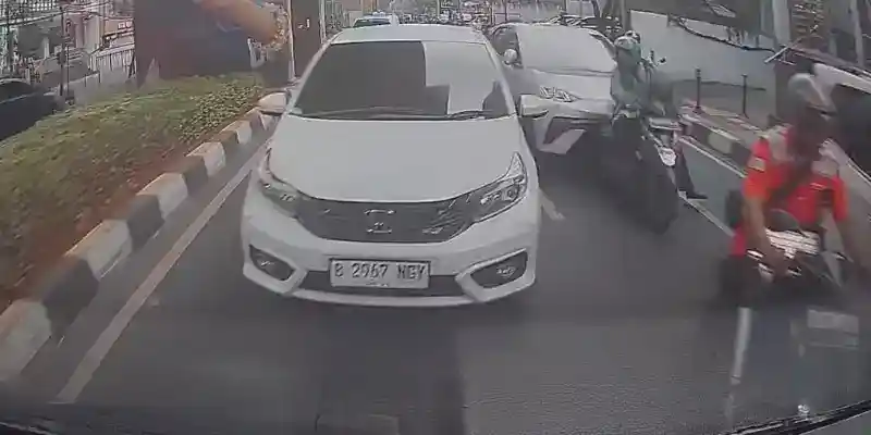 Kecelakaan Beruntun BYD Atto 1 di Panglima Polim: Kronologi yang Tercatat dalam Sumber