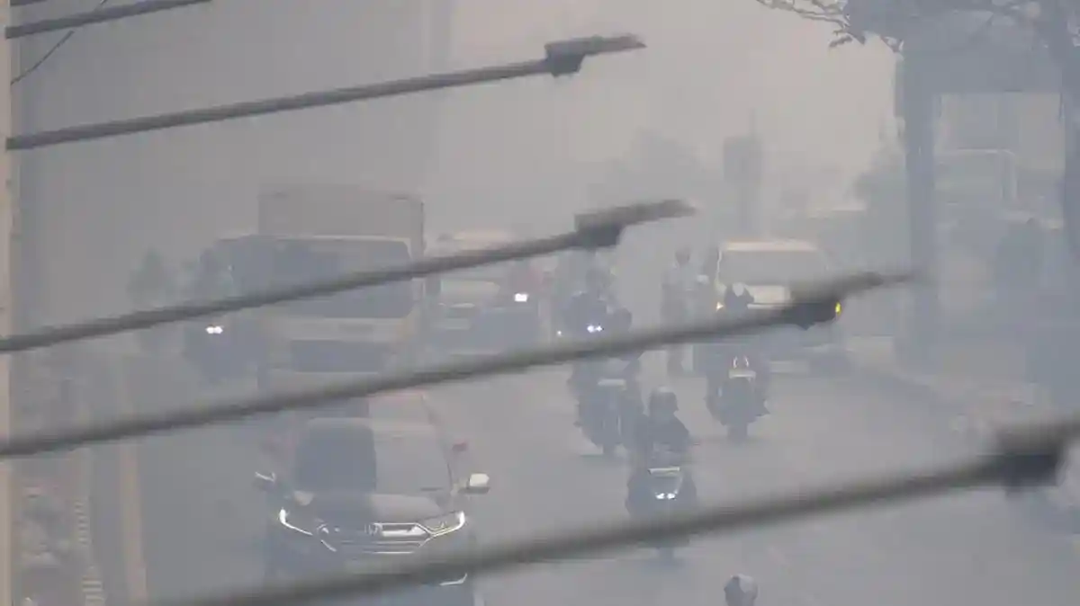 Kabut Asap di Palembang: Dampak bagi Pedagang dan Upaya Penanganan Karhutla