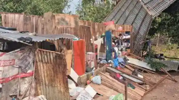 Hujan Angin Merusak Atap Rumah Warga di Maubeli, TTU