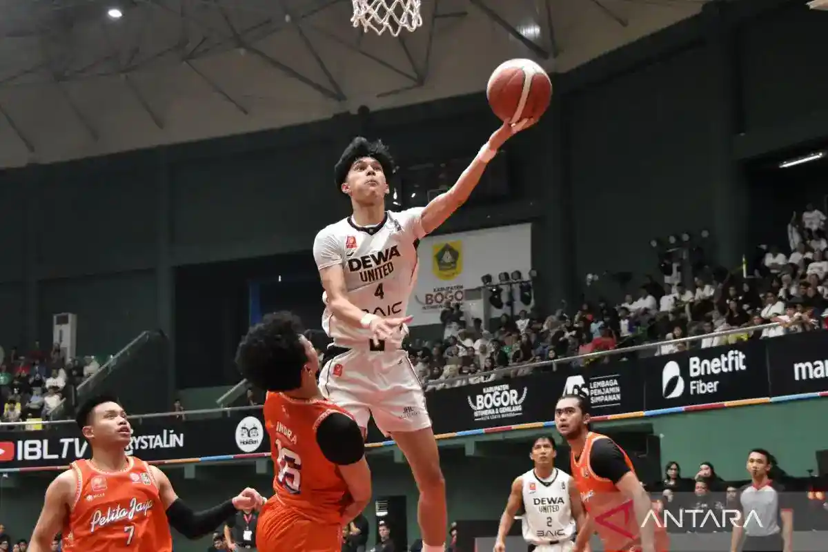 Dewa United Amankan Kemenangan 61-59 atas Pelita Jaya dalam Laga Menegangkan