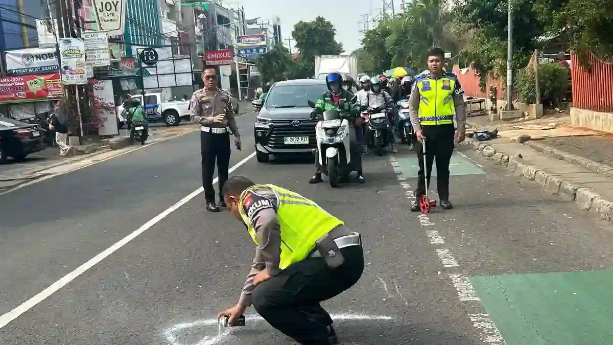 Kecelakaan di Jalan Nusantara Depok: Penumpang Motor Tewas Setelah Terlindas Truk