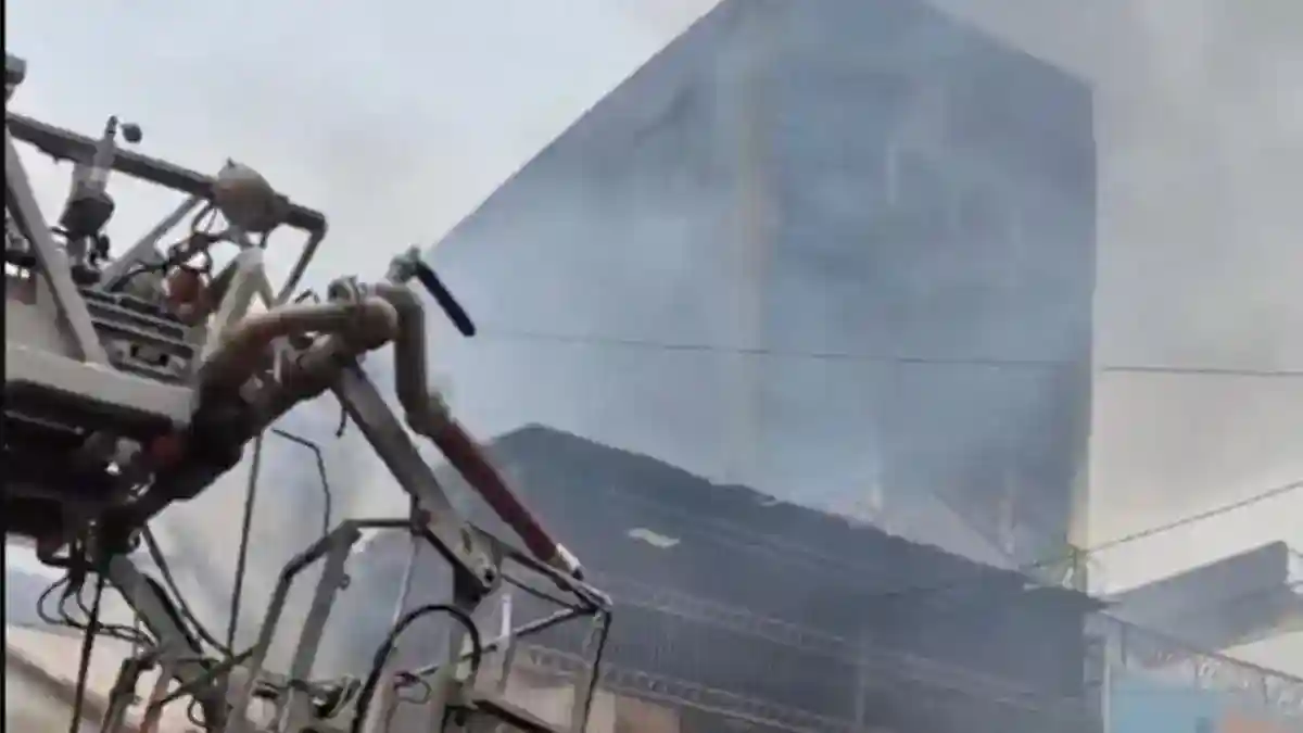 Kebakaran Hanguskan Tiga Ruko di Jalan Suryakencana, Bogor