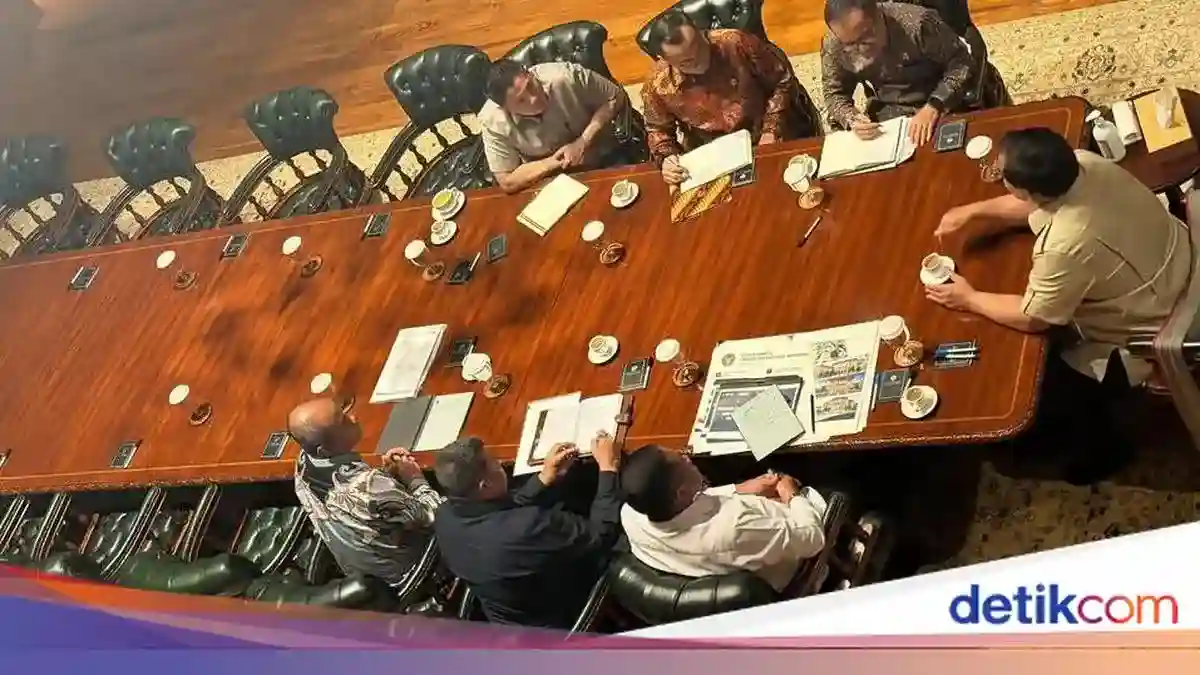 Prabowo Bahas Pelatihan Calon Pemimpin dan Pembangunan URI di Hambalang