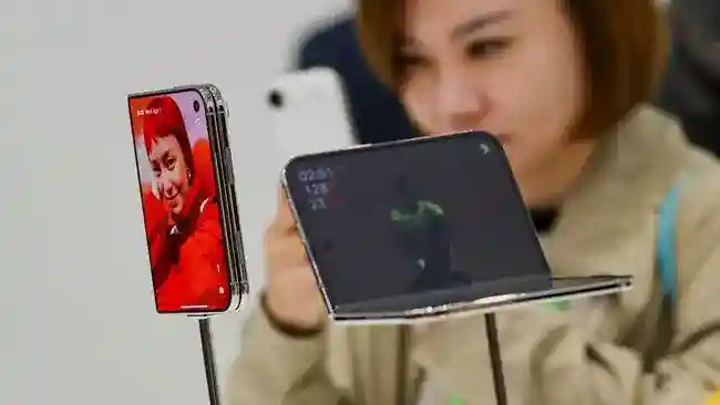 iPhone Lipat Apple Dibanderol Rp75 Juta di Indonesia, Antrean Peluncuran Global Tak Seramai Biasanya