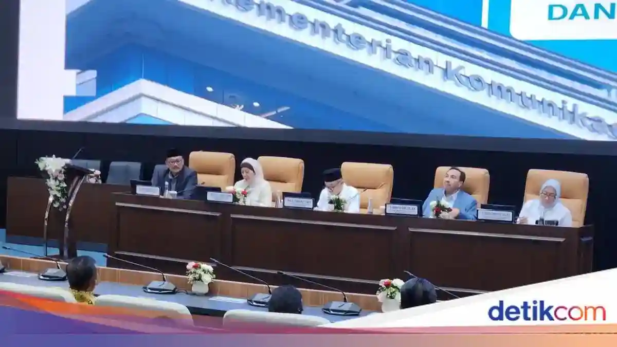 Meutya Hafid Nilai YouTube dan Platform Meta Berisiko Tinggi bagi Anak