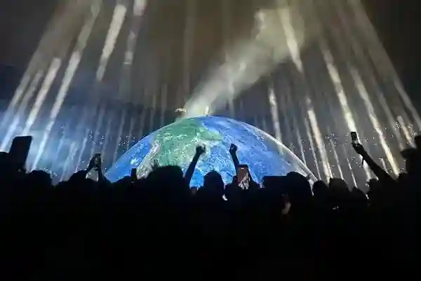 Kedatangan WNA Capai 25.400 Orang saat Konser Ye di Jakarta