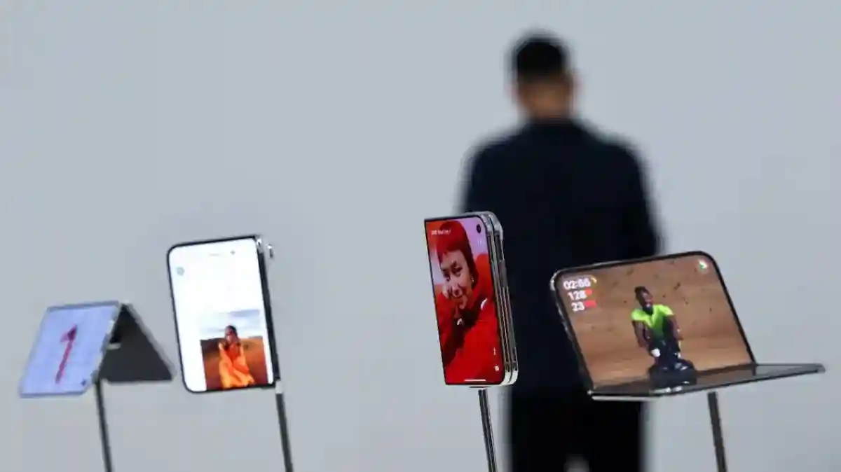 Layar Bermasalah dan Sistem Tak Stabil Warnai Pengalaman Awal iPhone Duo