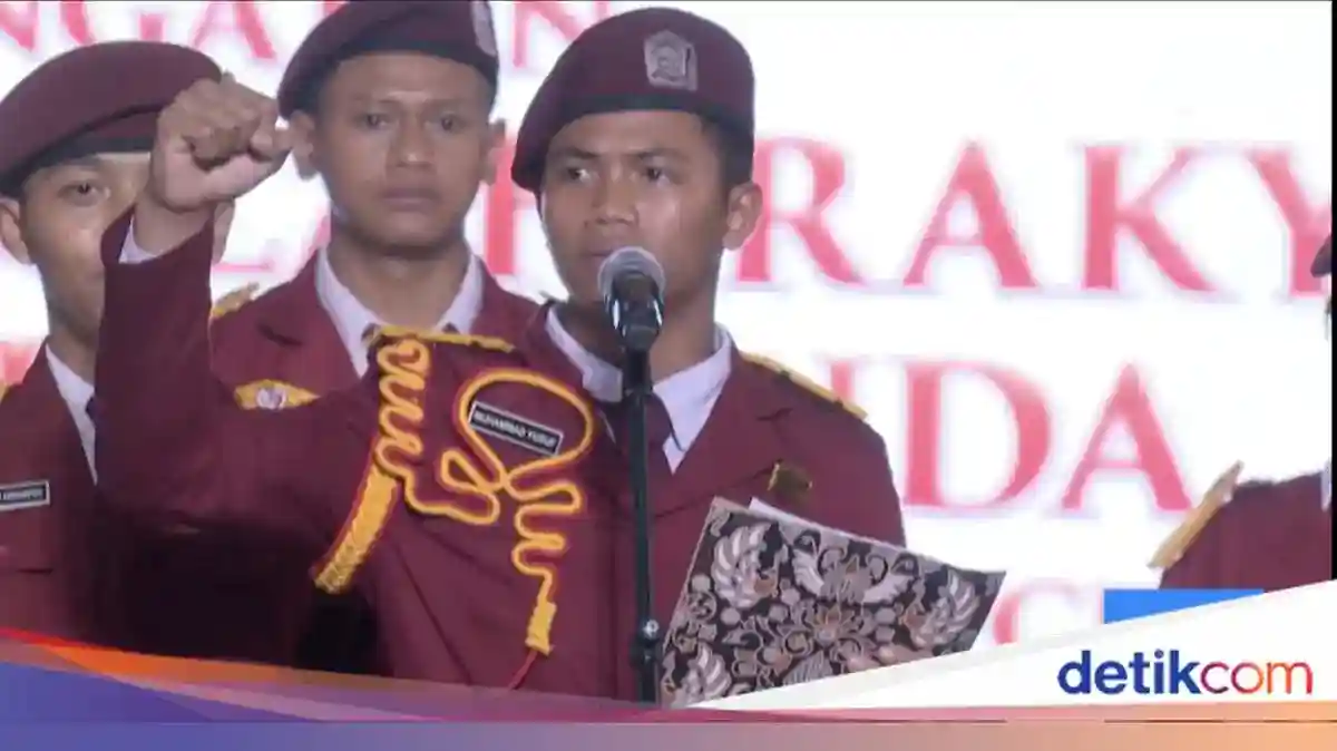 Ikrar Sumpah Pemuda Dipandu Siswa Sekolah Rakyat di Makassar