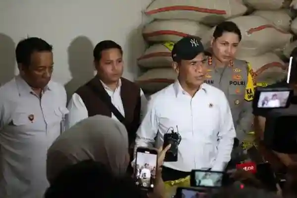 Dugaan Pengoplosan Beras Subsidi di Jakarta Timur Picu Kecaman Mentan