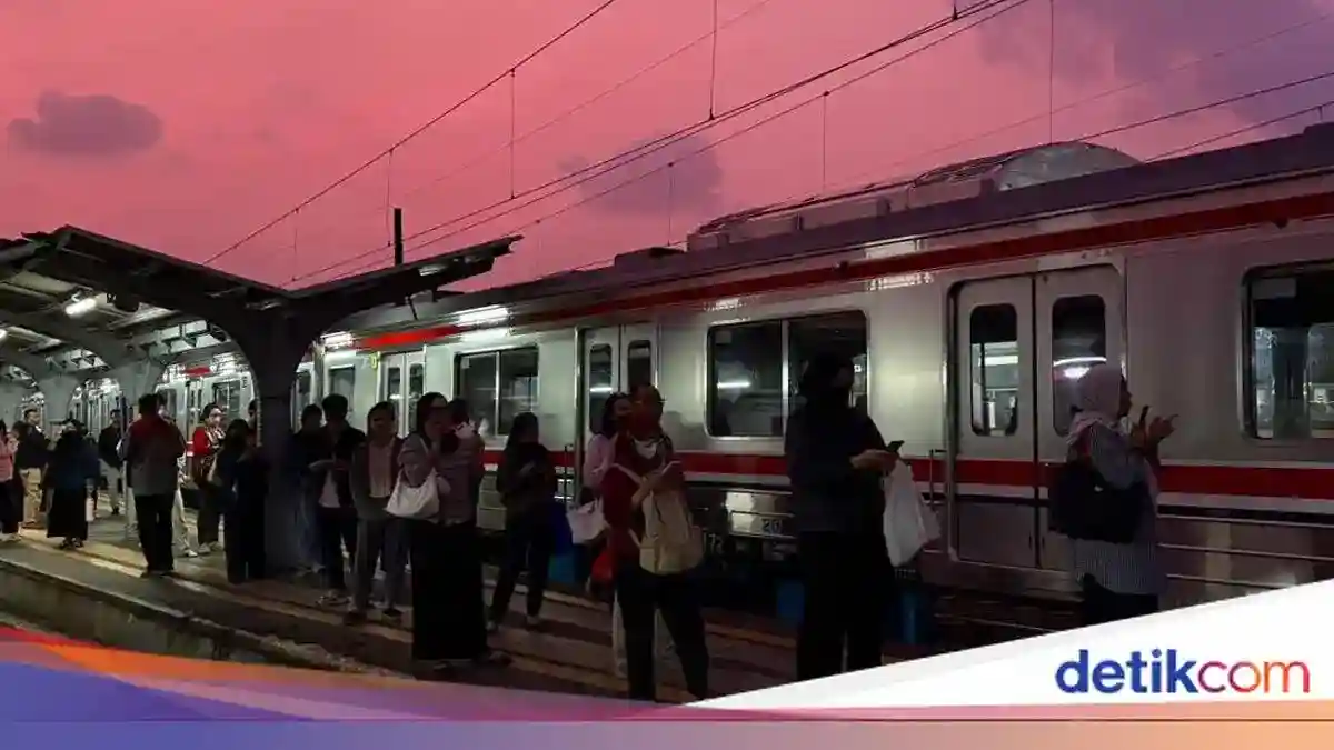 Langit Jakarta Bergradasi Merah Muda: Penjelasan BMKG soal Cahaya dan Kualitas Udara