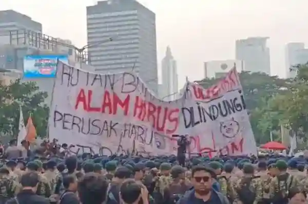Aksi Sumpah Pemuda di Sudirman: Mahasiswa Serukan Perlindungan Hutan