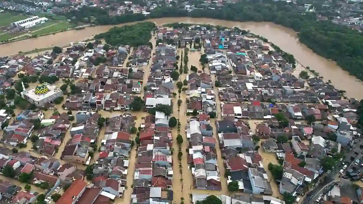 Catatan Kebencanaan Indonesia hingga 29 Oktober: Banjir, Karhutla, dan Upaya Modifikasi Cuaca