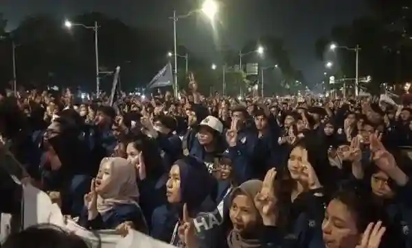 Aksi Mahasiswa di Patung Kuda Berakhir, Jalan Medan Merdeka Selatan Kembali Dibuka