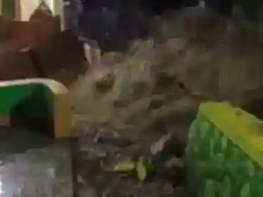 Luapan Sungai Cikalintu Rendam 34 Rumah di Kawasan Siliwangi Dalam Bandung