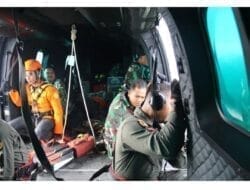 TNI Temukan Lokasi Jatuhnya Pesawat ATR 42-500 di Gunung BulusaraungTNI Temukan Lokasi Jatuhnya Pesawat ATR 42-500 di Gunung Bulusaraung