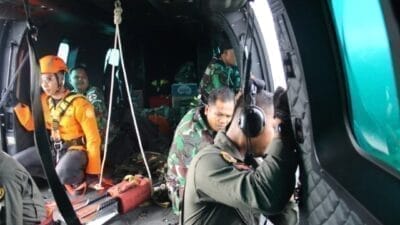 TNI Temukan Lokasi Jatuhnya Pesawat ATR 42-500 di Gunung BulusaraungTNI Temukan Lokasi Jatuhnya Pesawat ATR 42-500 di Gunung Bulusaraung
