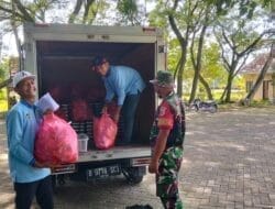 Babinsa Ngraho Bojonegoro Ikut Kawal Pendistribusian Makanan Bergizi, Ribuan Siswa Nikmati Program MBG
