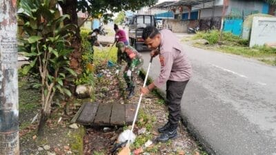 Ciptakan Lingkungan Yang Bersih, Babinsa Koramil Kota Ajak Warga Bersihkan Sampah