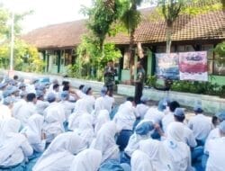 Bangkitkan Minat Pelajar Jadi Tentara, Babinsa Balen Bojonegoro Datangi Sekolah Sosialisasikan Rekrutmen TNI Angkatan Darat